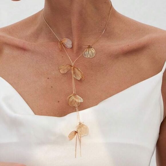 Elegant Gold Leaf Pendant Necklace #1682 - Picture 1 of 3